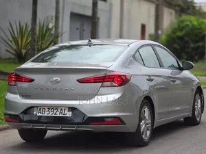 Hyundai Elantra 2020 Blanc cassé