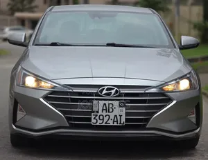 Hyundai Elantra 2020 Blanc cassé