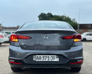 Hyundai Elantra 2020 Gris