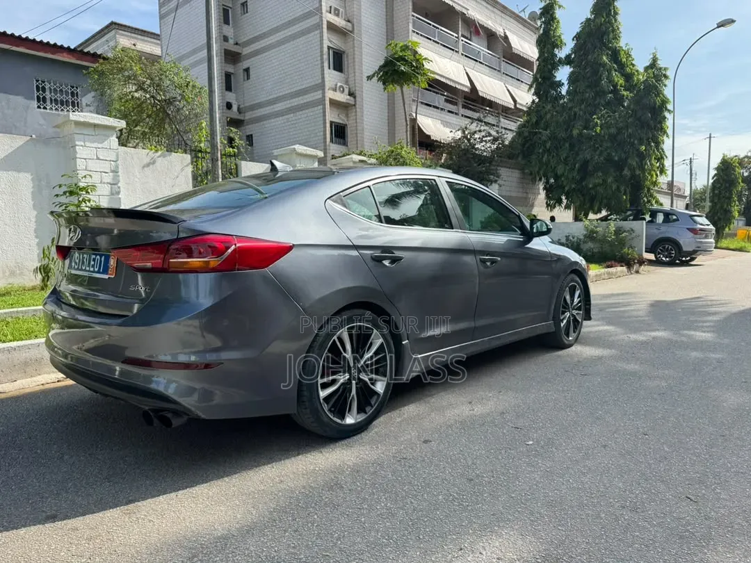 Hyundai Elantra 2018 Gris