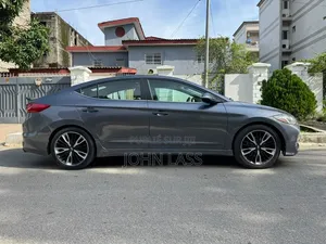 Hyundai Elantra 2018 Gris