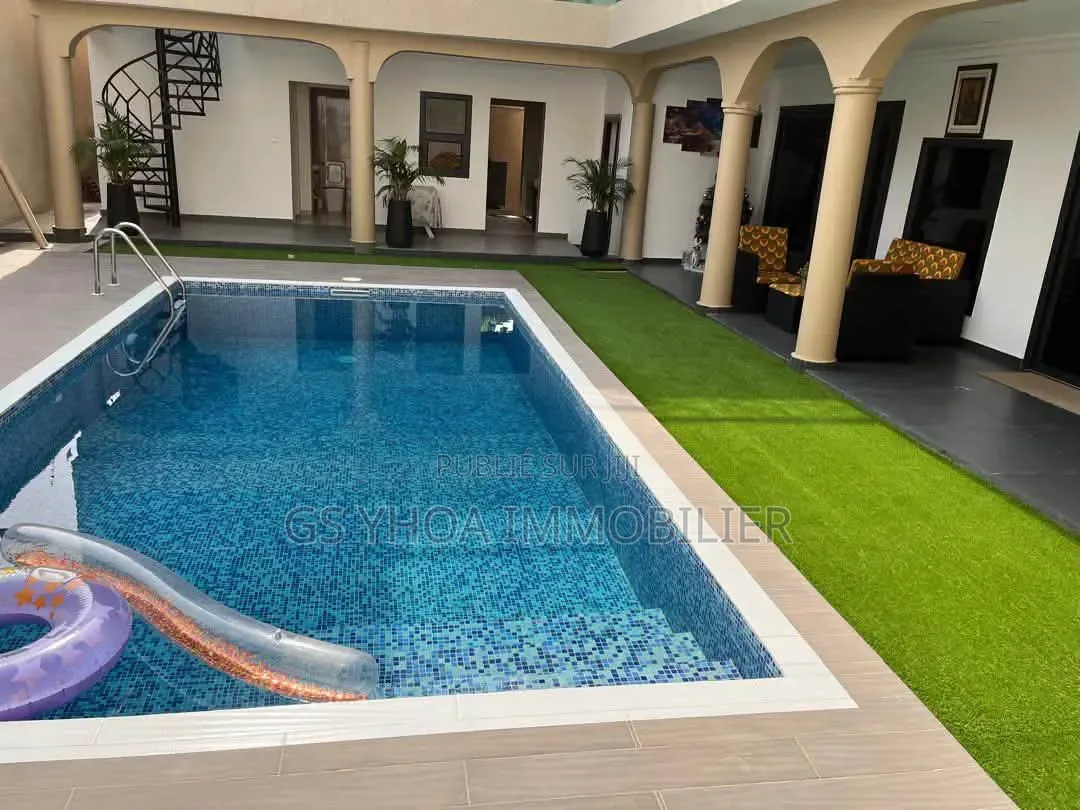 Meublé 7chbre Duplex dans Cocody à Vendre