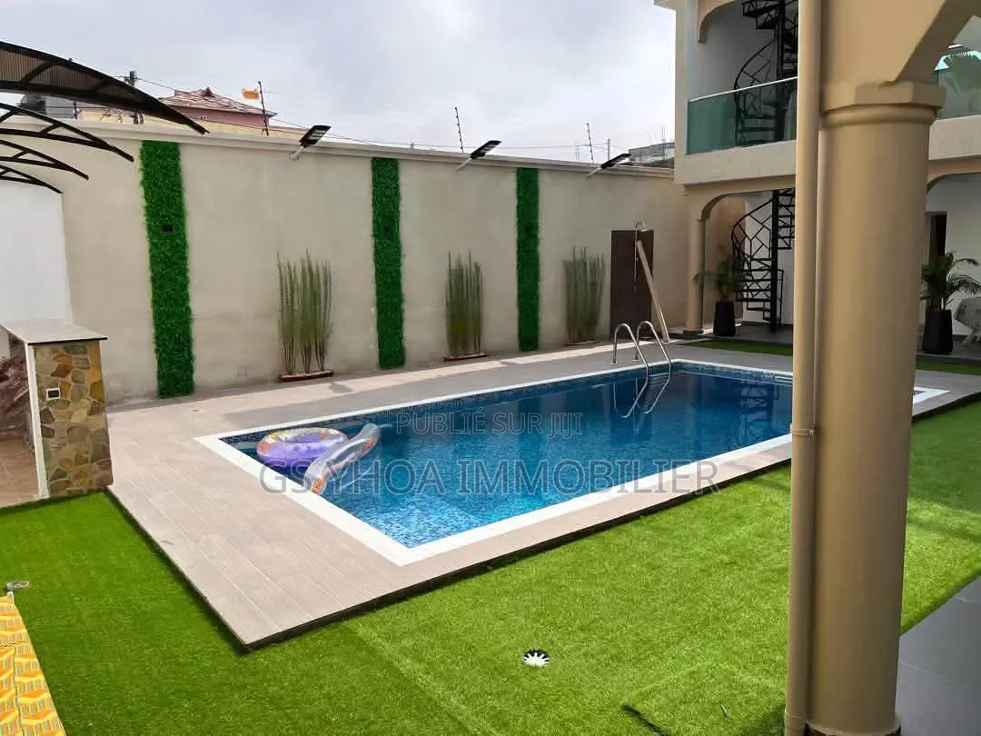 Meublé 7chbre Duplex dans Cocody à Vendre