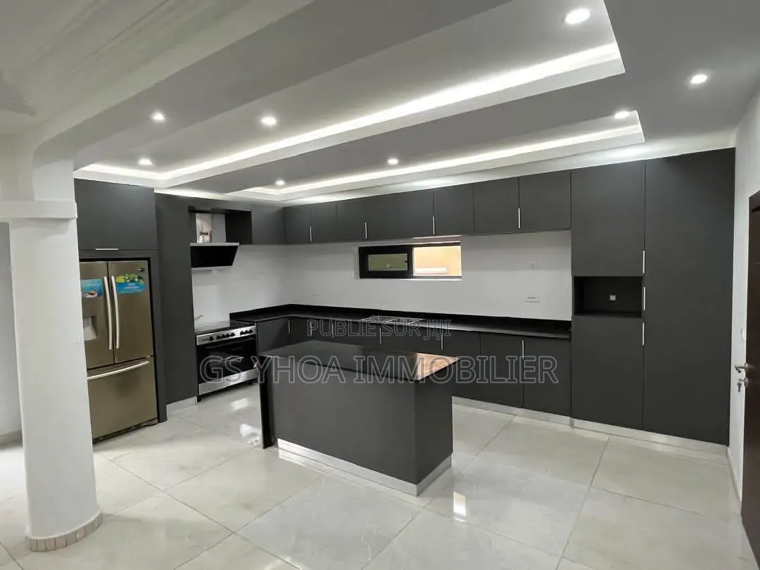 Meublé 7chbre Duplex dans Cocody à Vendre