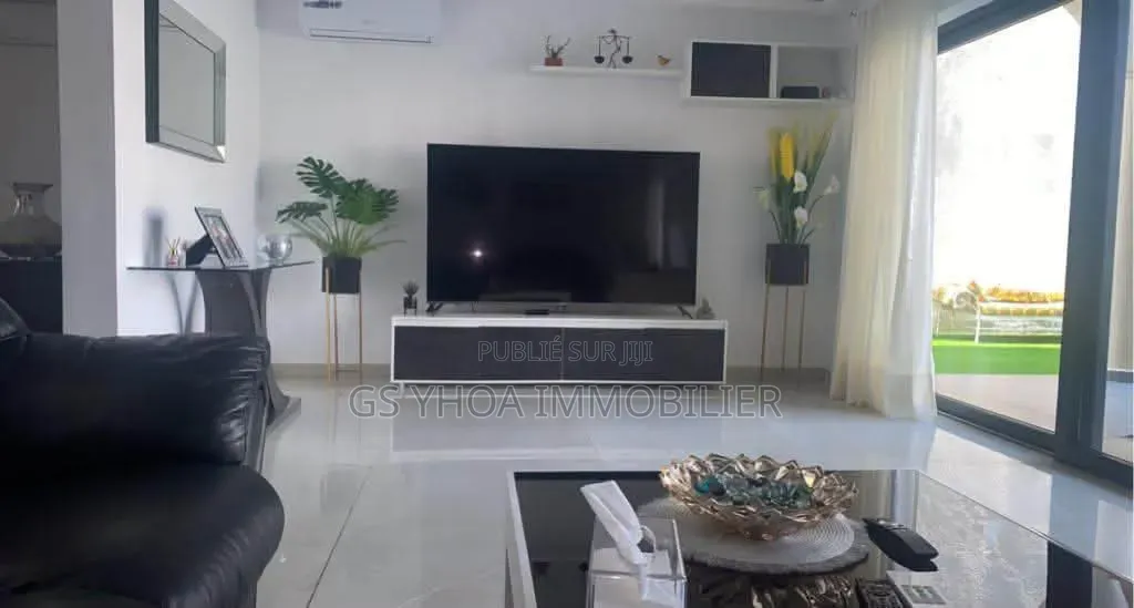 Meublé 7chbre Duplex dans Cocody à Vendre
