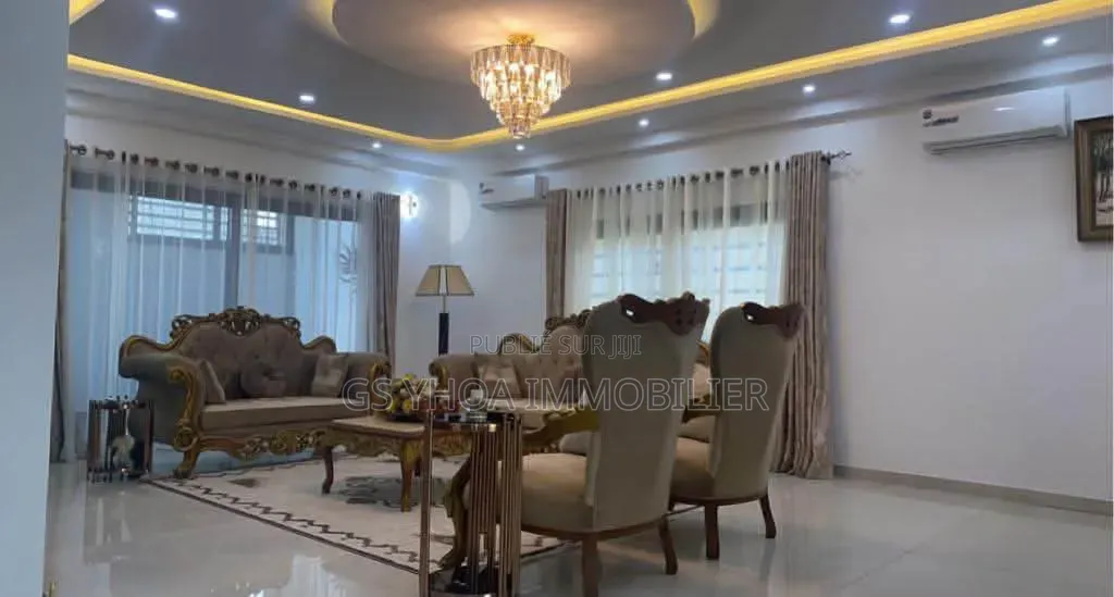 Meublé 7chbre Duplex dans Cocody à Vendre