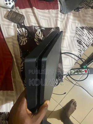 PS4 Slim Cracker Avec 20 Jeux Installé  