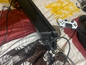 PS4 Slim Cracker Avec 20 Jeux Installé  