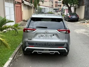 Toyota RAV4 2025 Gris