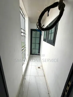 2chbre Appartement dans Kone Ismaël, Cocody à Louer