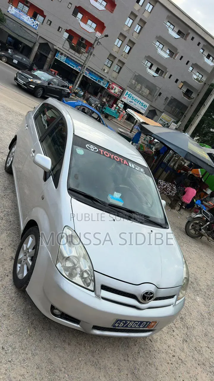 Toyota Corolla Verso 2005 Gris