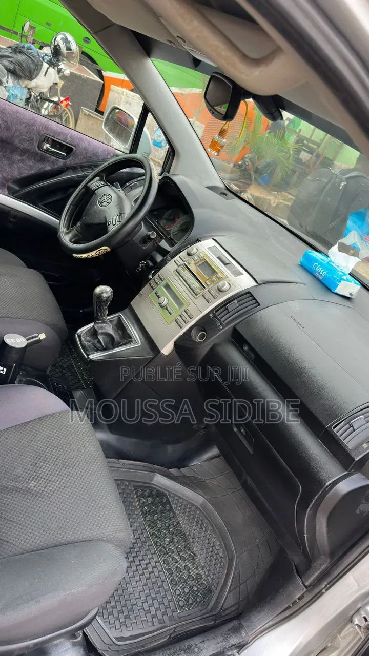 Toyota Corolla Verso 2005 Gris