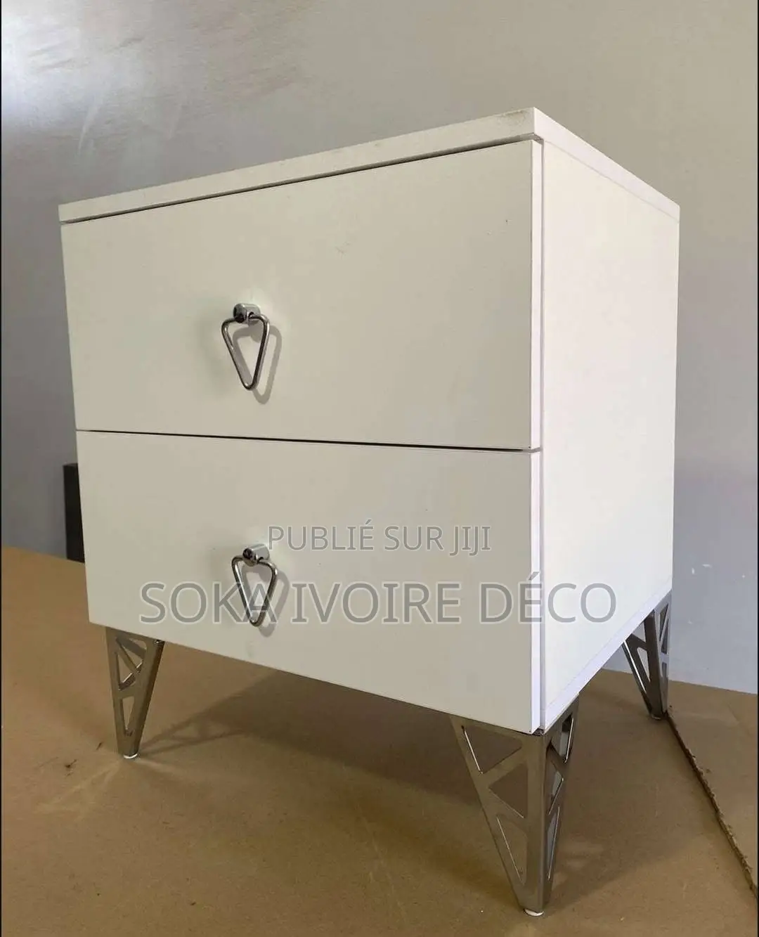 Table De Nuit en Tiroir