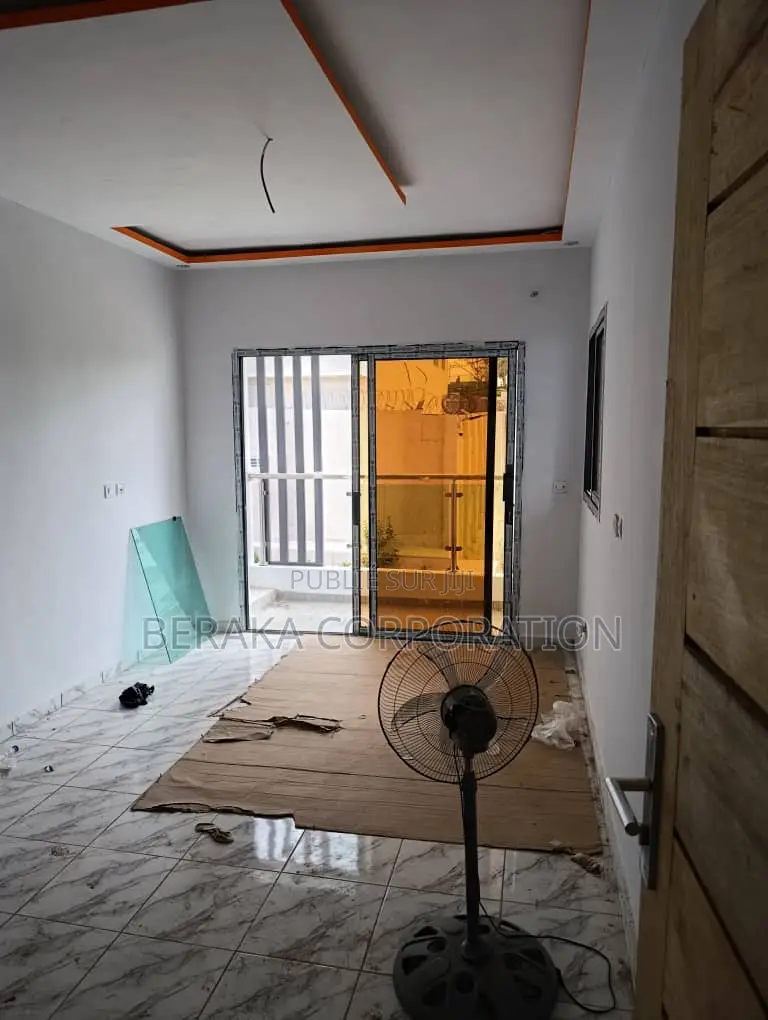 3chbre Duplex dans Beraka Corporation, Cocody à Vendre