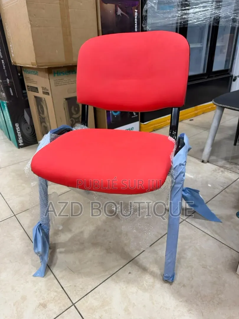 Chaise Visiteurs Ou Salle d'Attente De Bonne Qualité en Similicuir