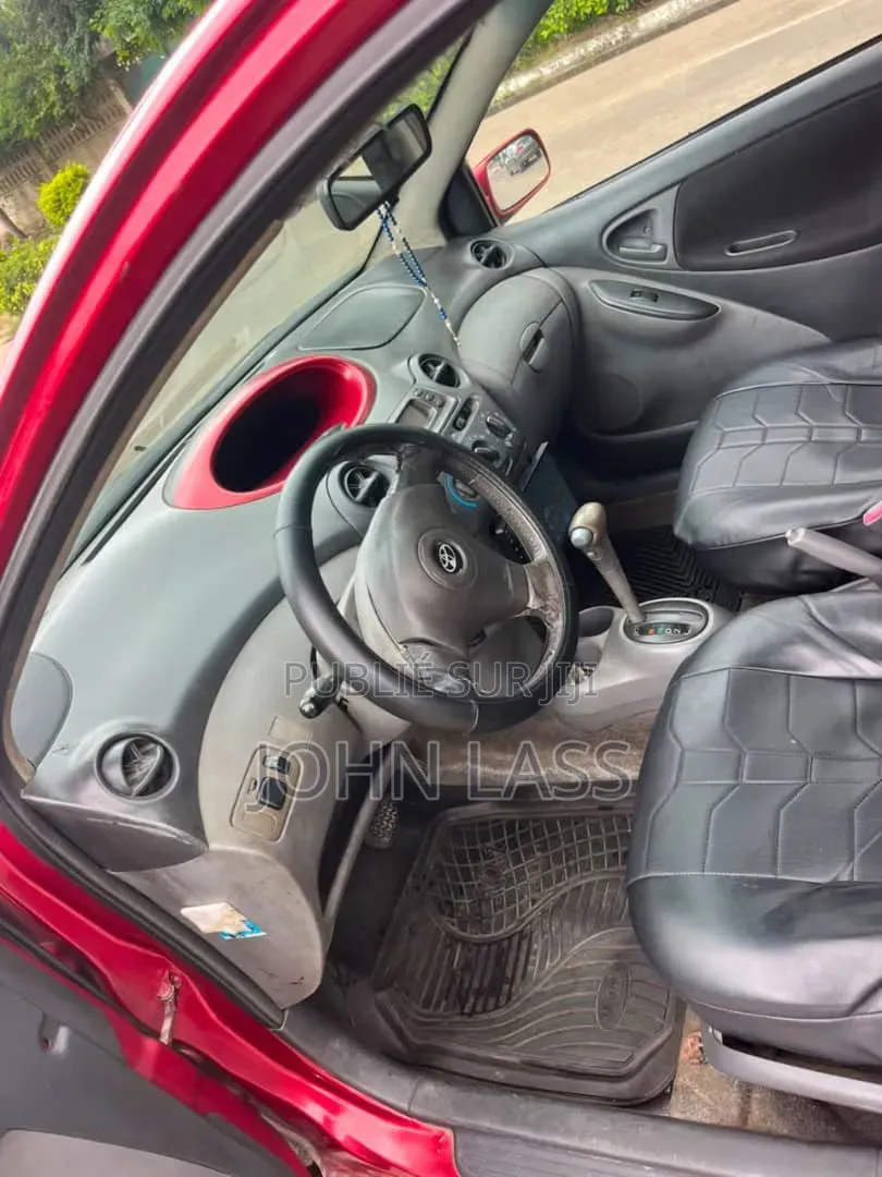 Toyota Yaris 1.5 2000 Rouge