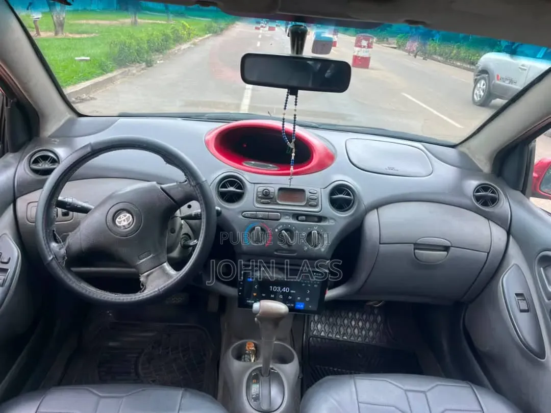Toyota Yaris 1.5 2000 Rouge