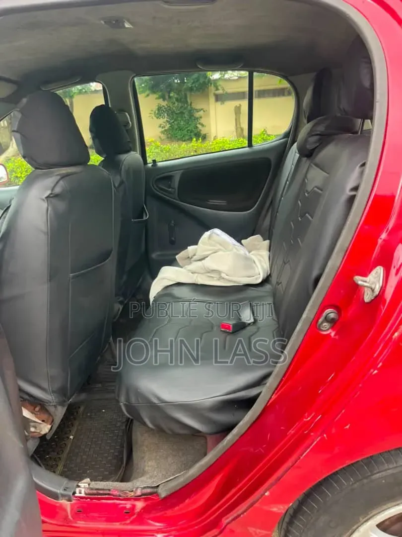 Toyota Yaris 1.5 2000 Rouge