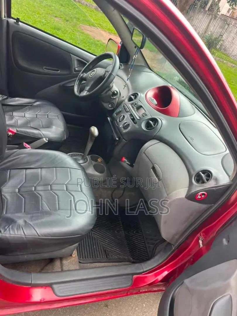 Toyota Yaris 1.5 2000 Rouge