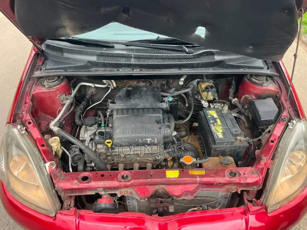Toyota Yaris 1.5 2000 Rouge