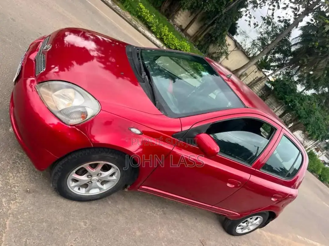 Toyota Yaris 1.5 2000 Rouge