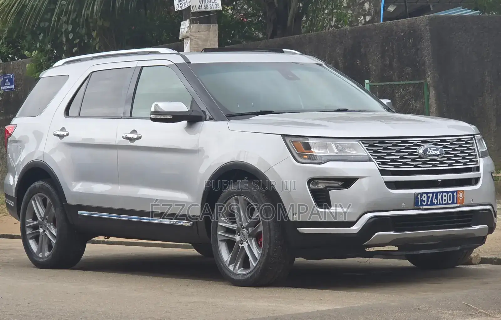 Ford Explorer Base 4dr FWD (3.5L 6cyl 6A) 2017 Gris