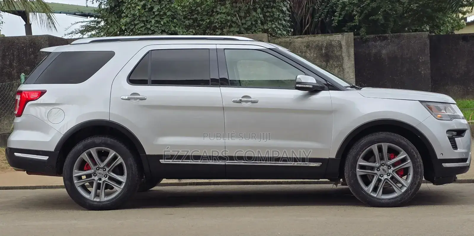 Ford Explorer Base 4dr FWD (3.5L 6cyl 6A) 2017 Gris