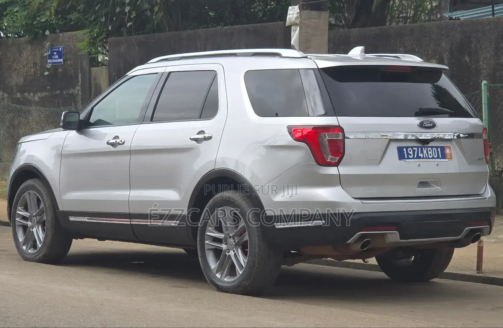 Ford Explorer Base 4dr FWD (3.5L 6cyl 6A) 2017 Gris