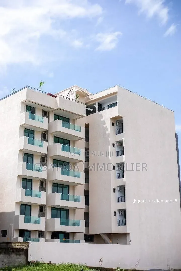 20chbre Blocs d'appartements dans Cocody à Vendre