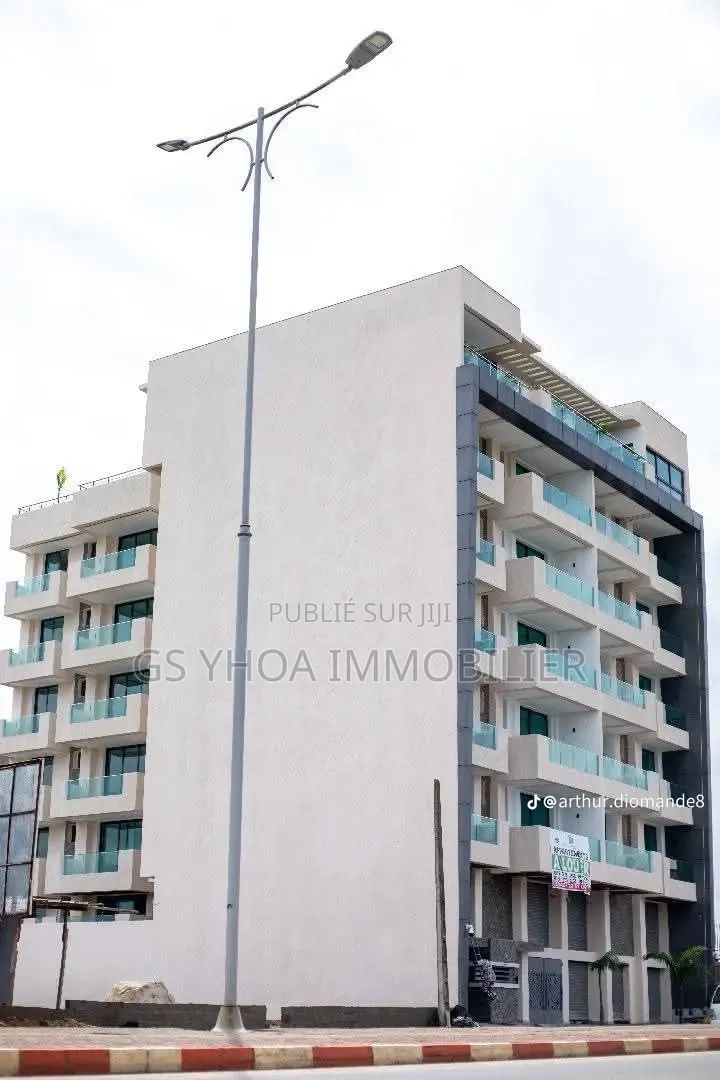 20chbre Blocs d'appartements dans Cocody à Vendre