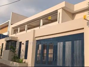 5chbre Villa dans Cocody à Vendre