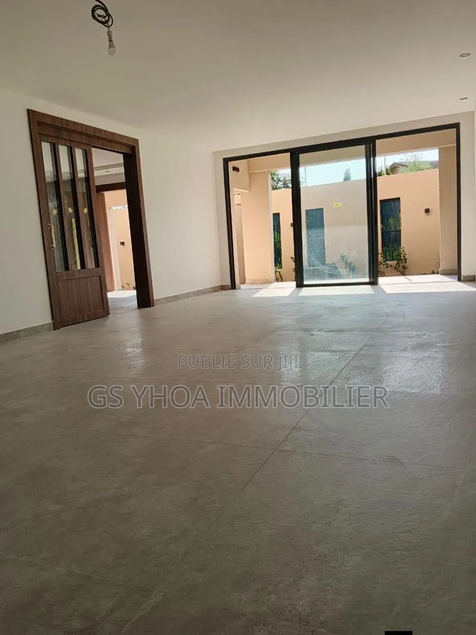 5chbre Villa dans Cocody à Vendre