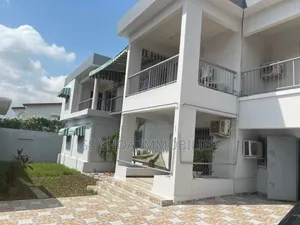 8chbre Duplex dans Deux Plateaux à Vendre