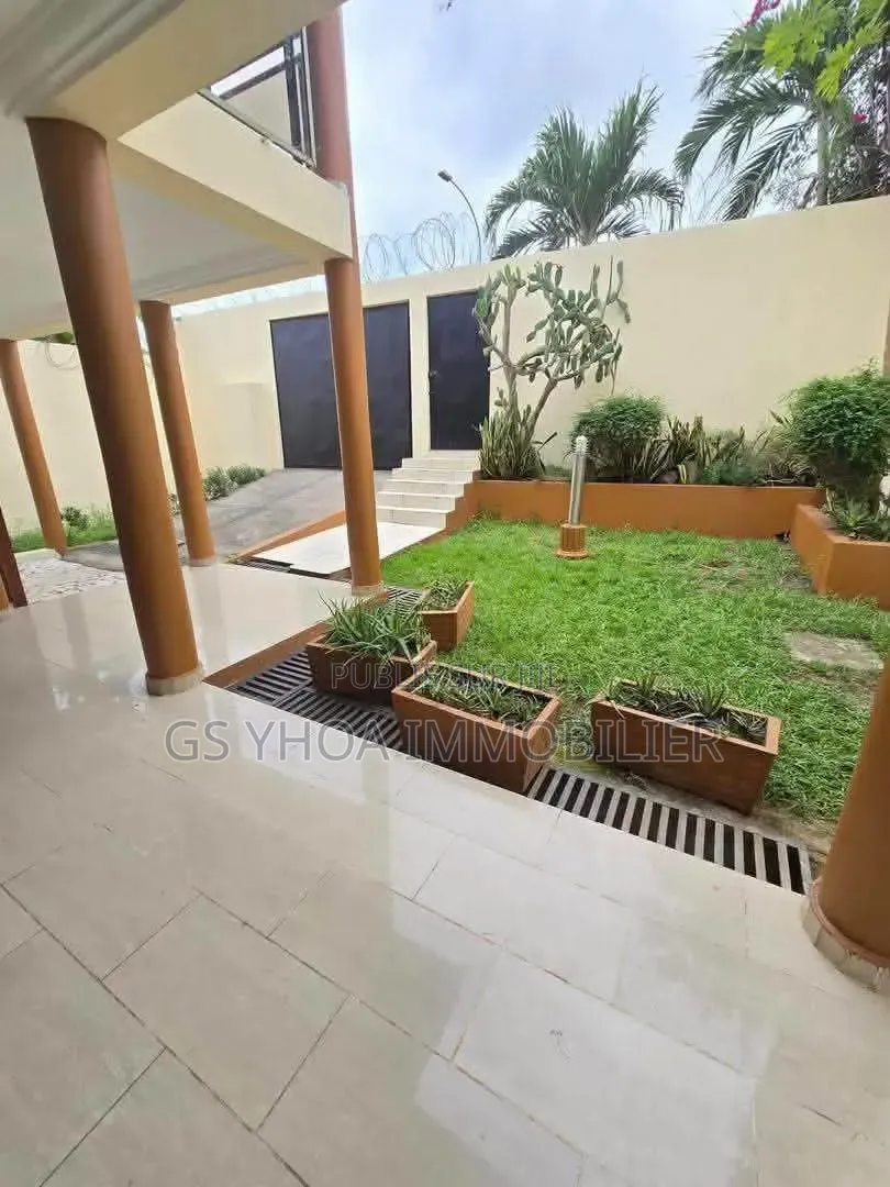 5chbre Duplex dans Cocody à Vendre