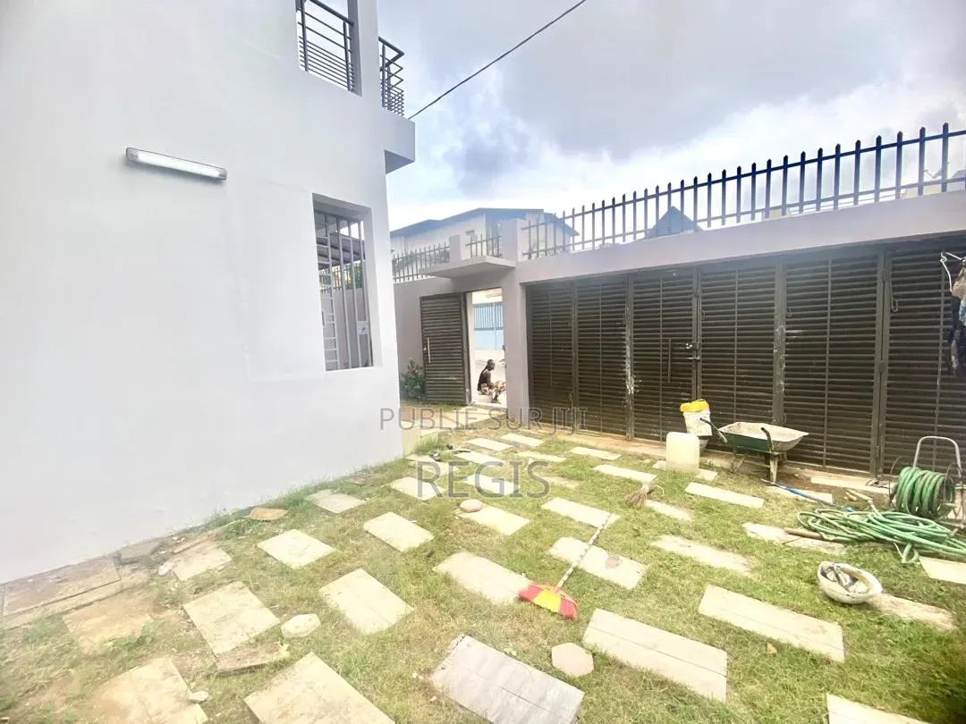 4chbre Duplex dans Location, Cocody à Louer