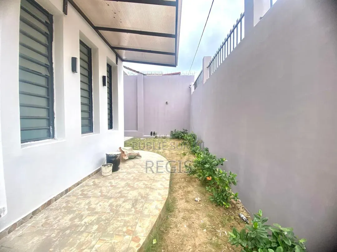 4chbre Duplex dans Location, Cocody à Louer