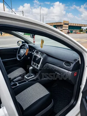 Ford Focus 2008 Blanc cassé