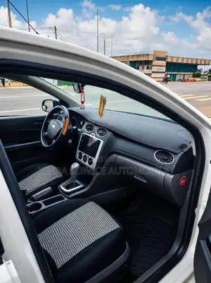 Ford Focus 2008 Blanc cassé