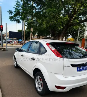 Ford Focus 2008 Blanc cassé