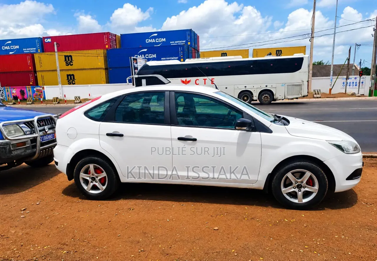 Ford Focus 2008 Blanc cassé