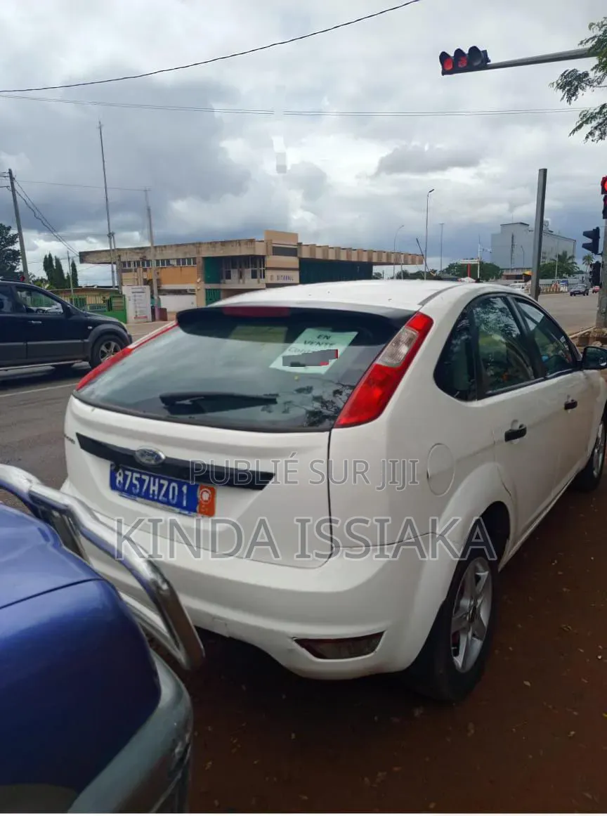 Ford Focus 2008 Blanc cassé