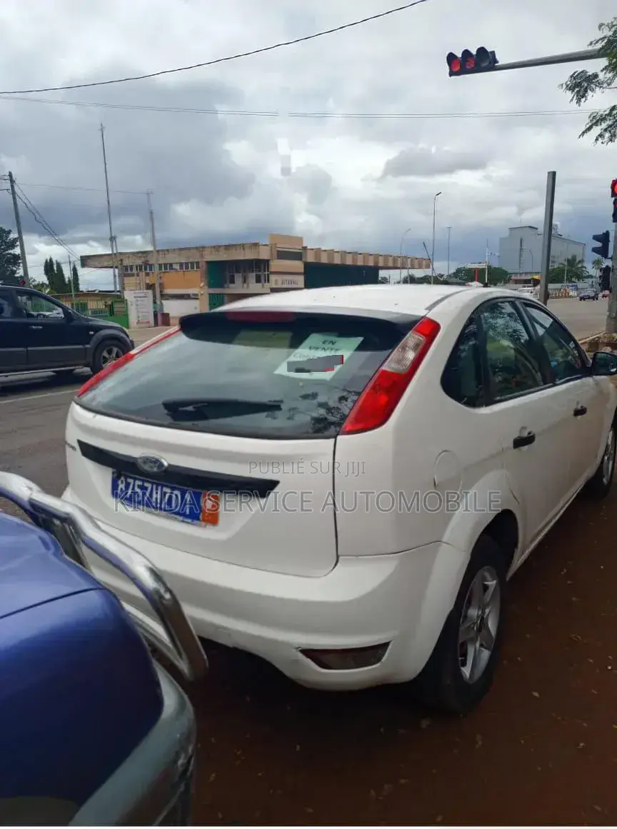 Ford Focus 2008 Blanc cassé