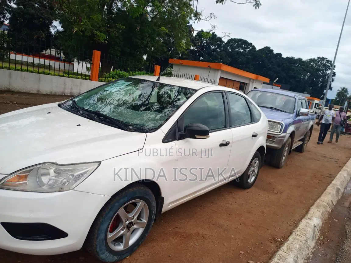 Ford Focus 2008 Blanc cassé