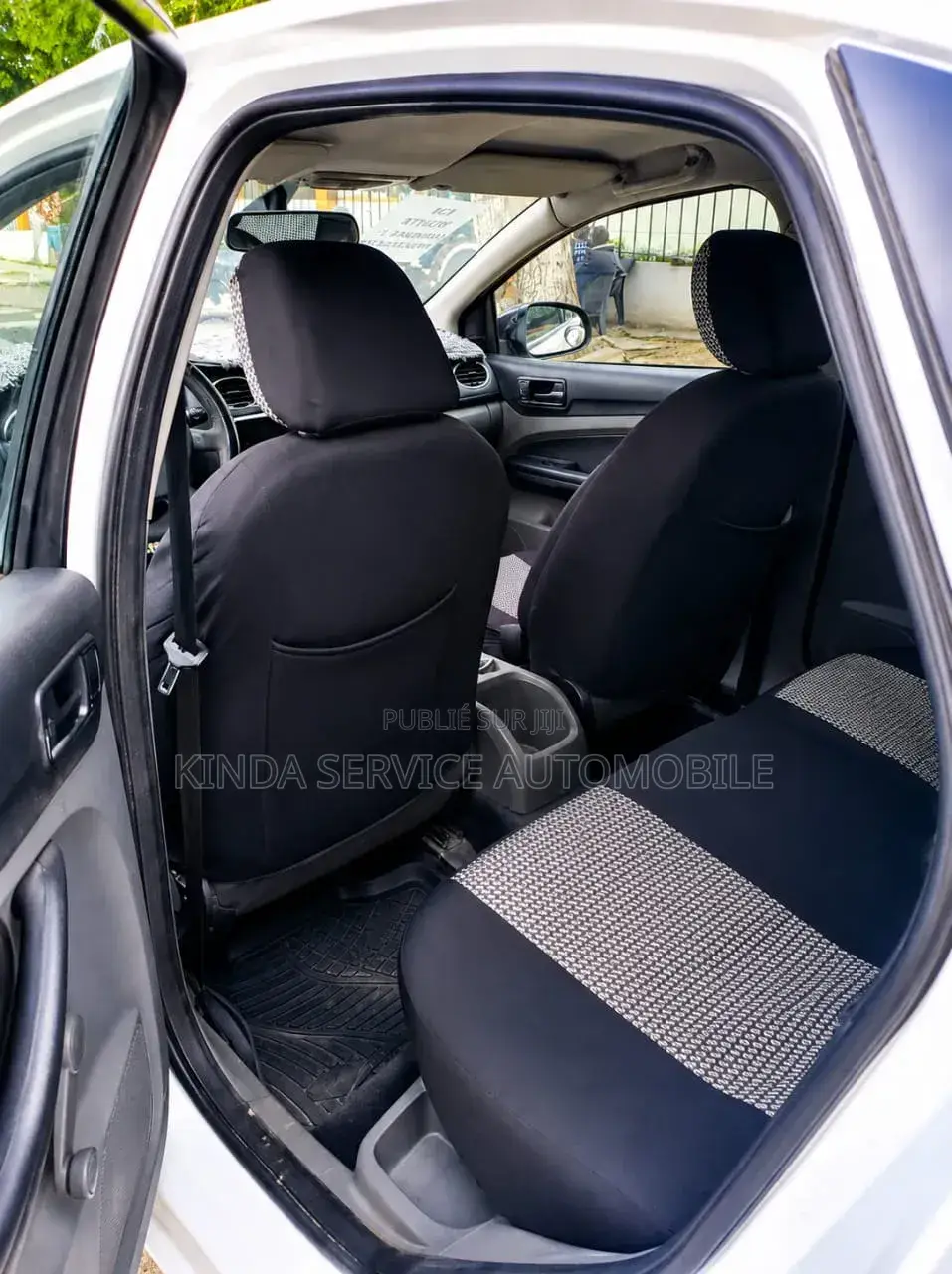 Ford Focus 2008 Blanc cassé