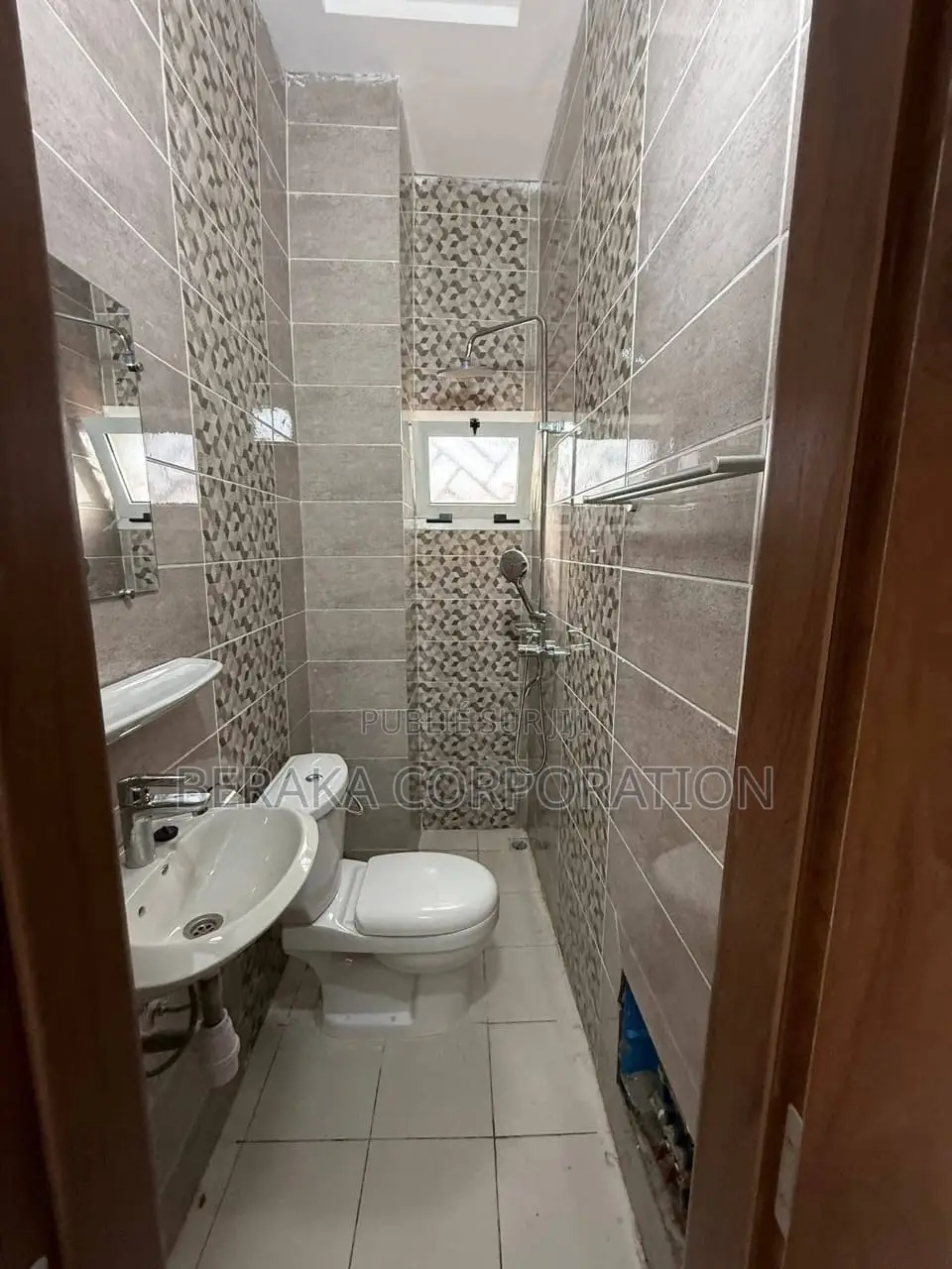 3chbre Villa dans Beraka Corporation, Bingerville à Vendre
