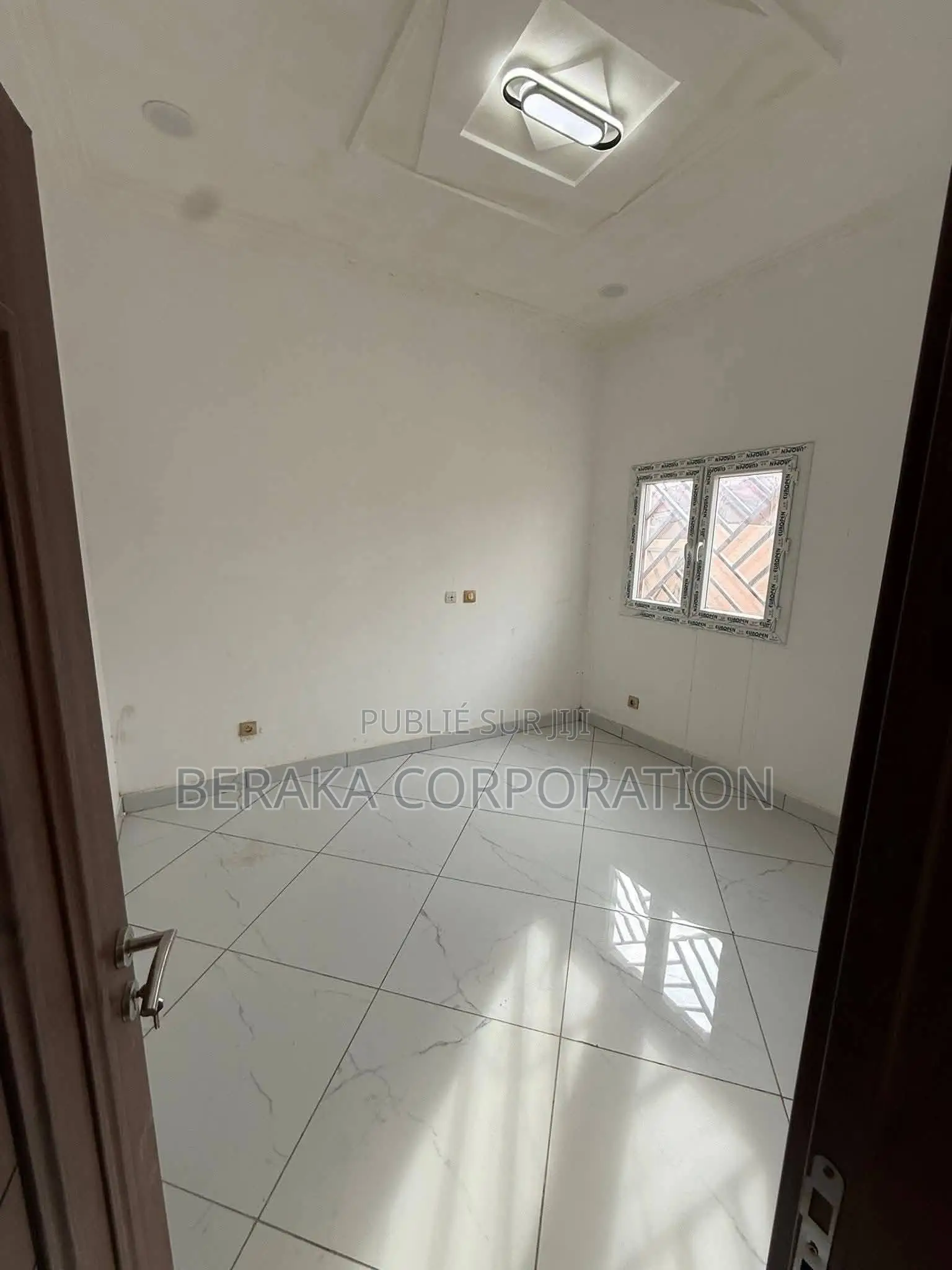 3chbre Villa dans Beraka Corporation, Bingerville à Vendre