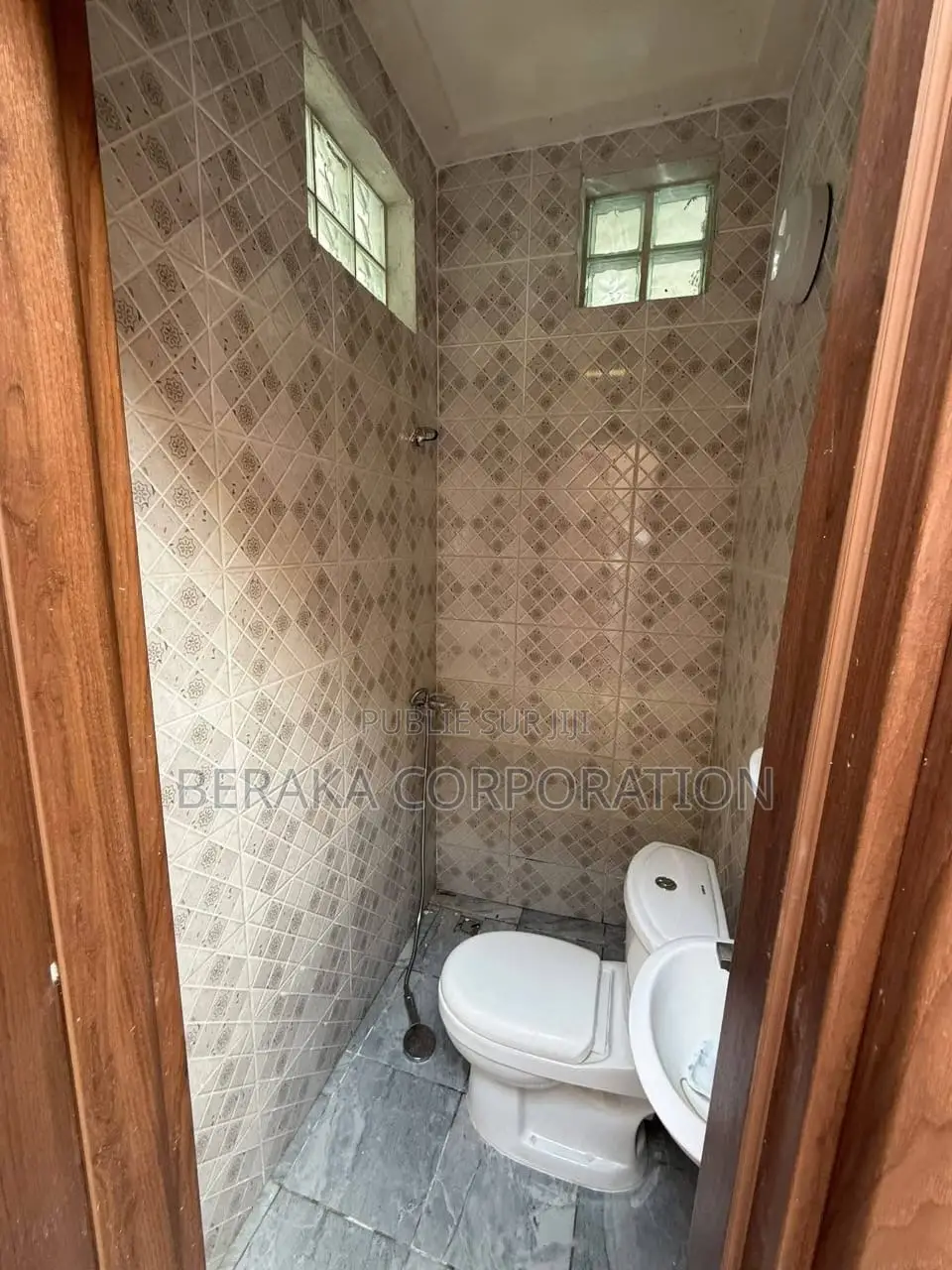 3chbre Villa dans Beraka Corporation, Bingerville à Vendre