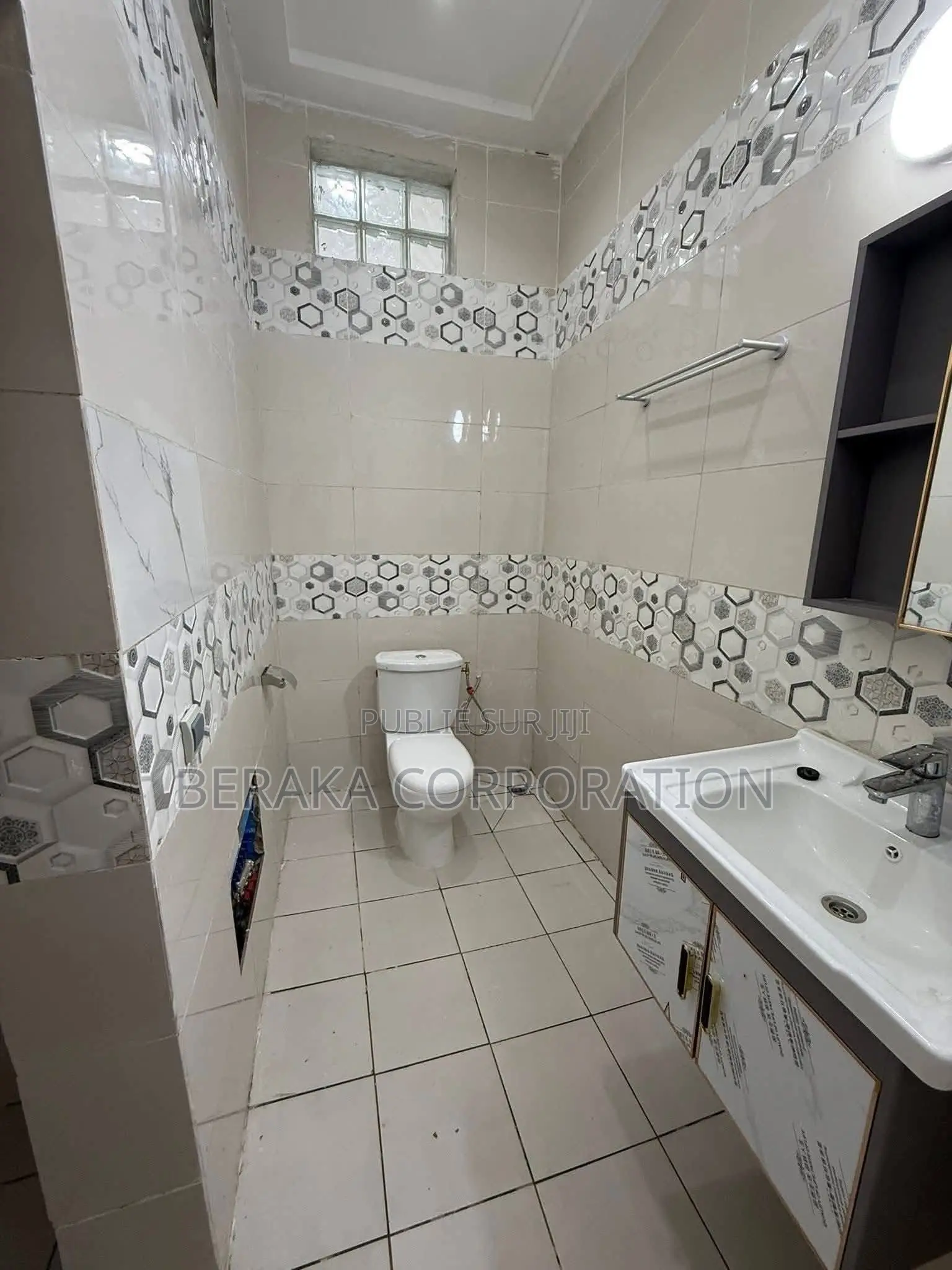 3chbre Villa dans Beraka Corporation, Bingerville à Vendre