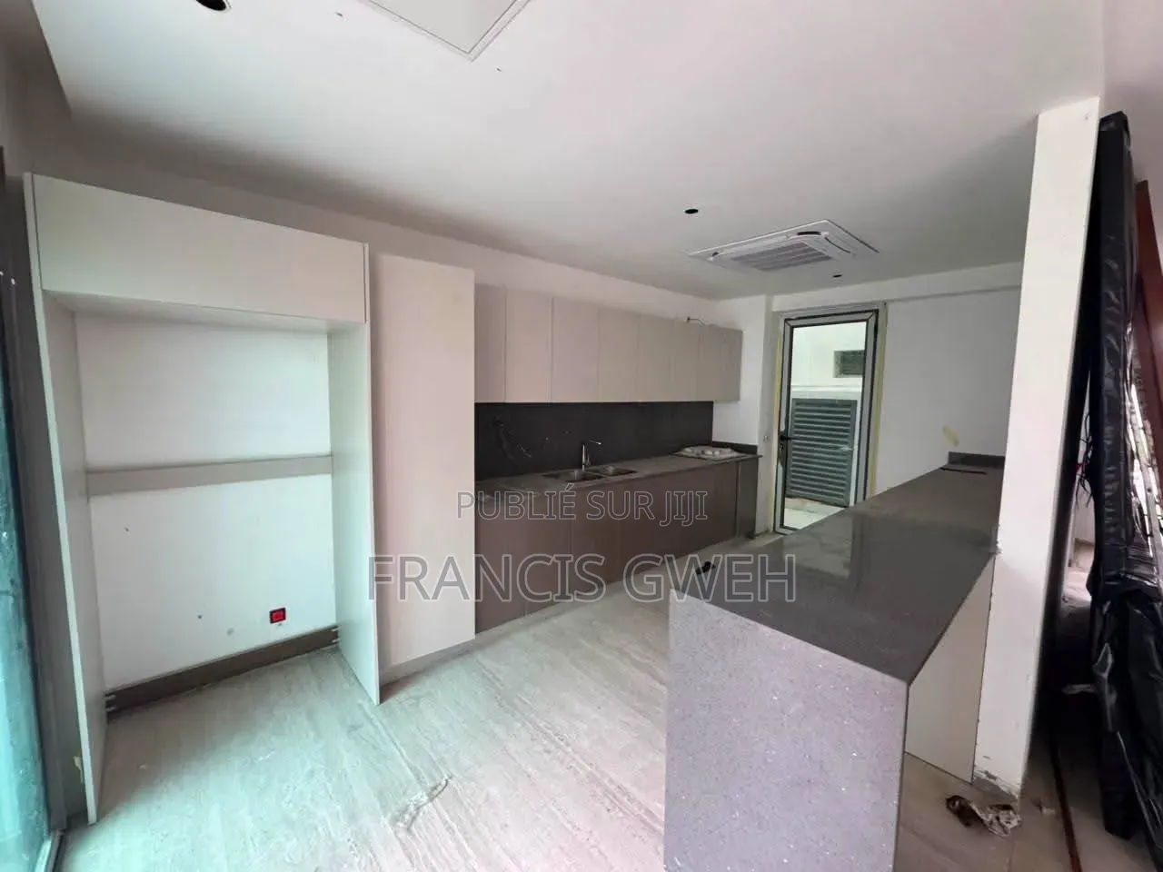 6chbre Duplex dans Francis Gweh, Cocody à Louer