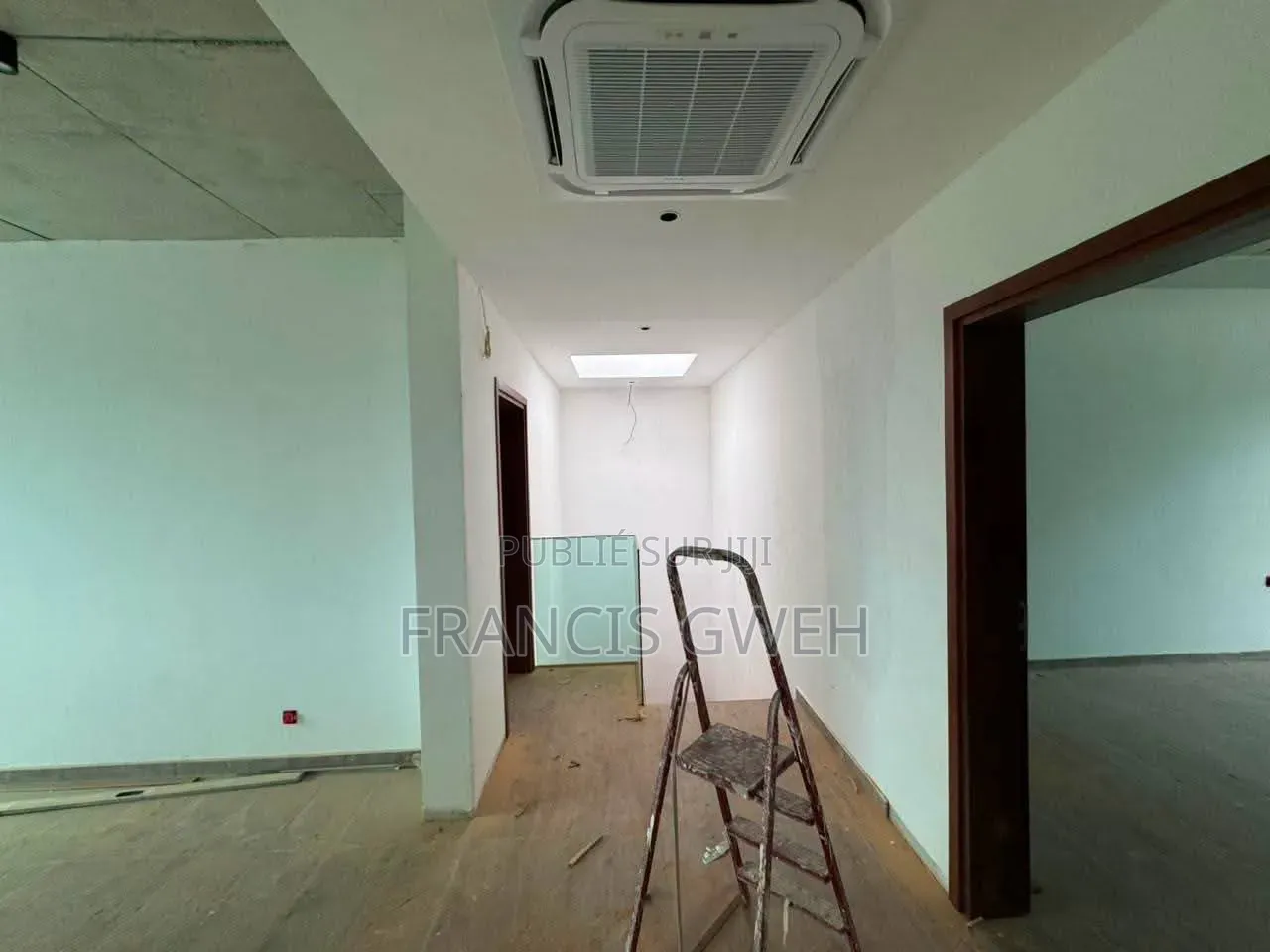 6chbre Duplex dans Francis Gweh, Cocody à Louer